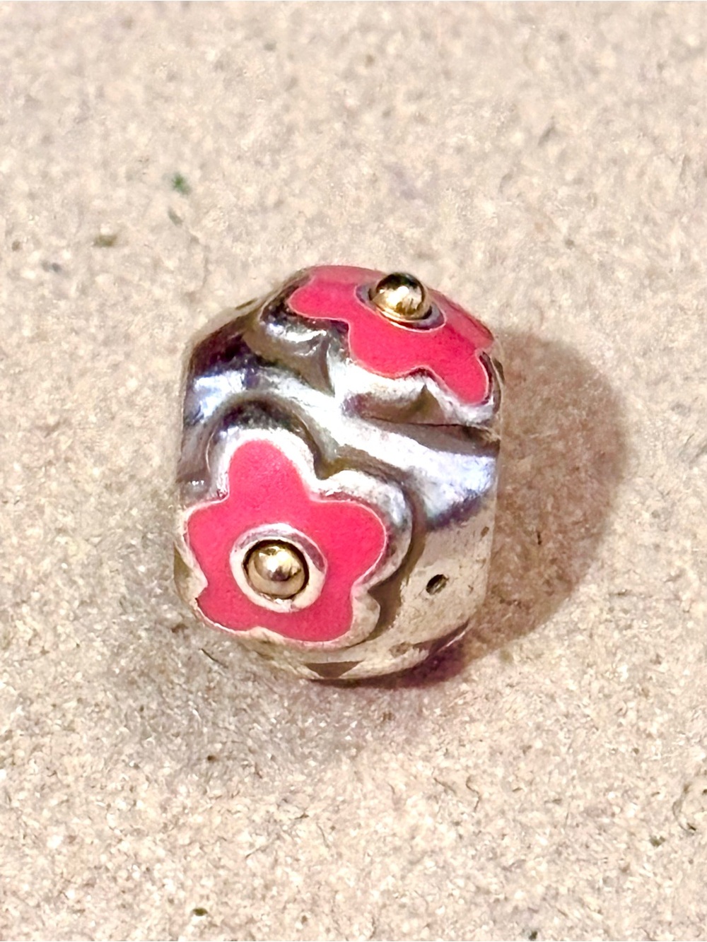 Brighton Daisy bead in bright Pink Big  enameled flowers on Silver Retired
